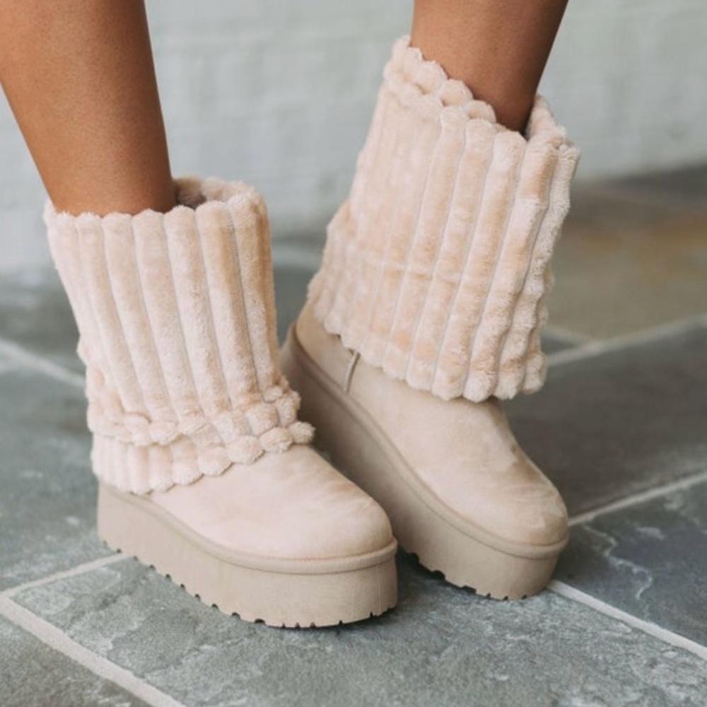 Nude/tan/cream color platform Fur boot